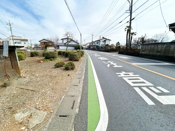 前面道路含む外観