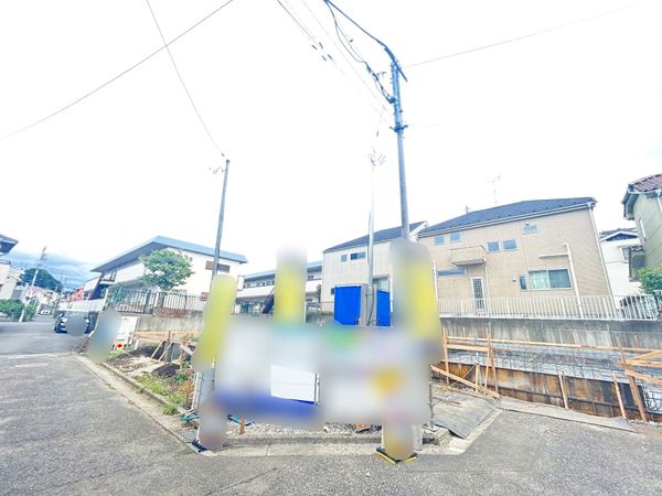 東村山市秋津町5丁目 新築戸建 前面道路含む外観 東村山市秋津町5丁目 新築戸建 前面道路含む外観