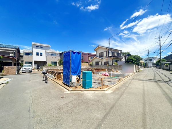 前面道路含む外観