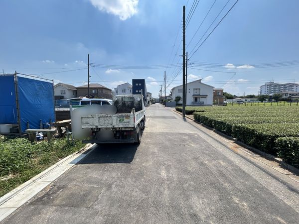 前面道路含む外観