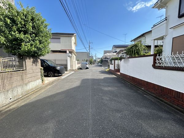 前面道路含む外観