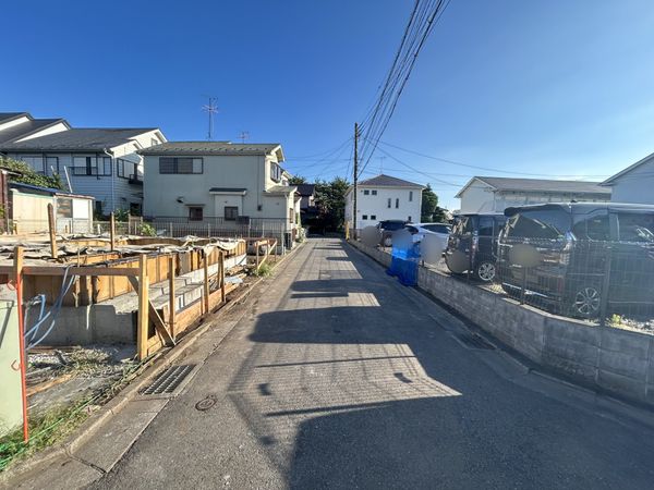 前面道路含む外観