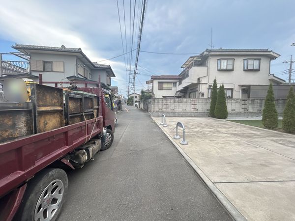 前面道路含む外観