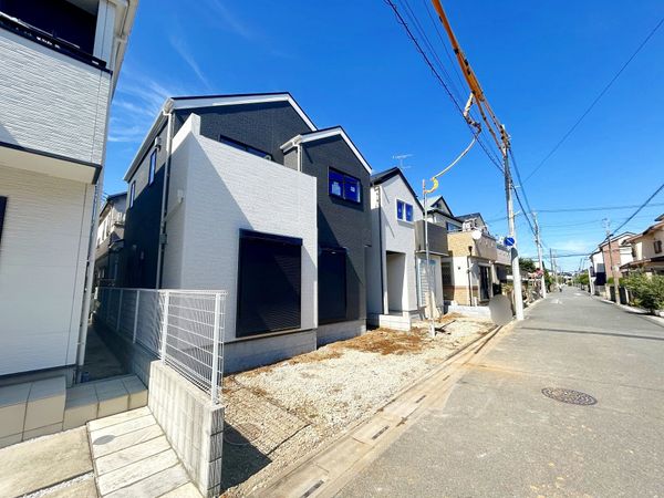 前面道路含む外観