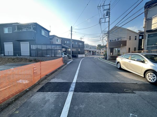 前面道路含む外観