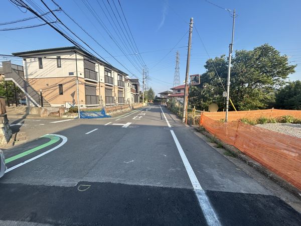 所沢市山口 新築1号棟 前面道路含む外観 所沢市山口 新築1号棟 前面道路含む外観