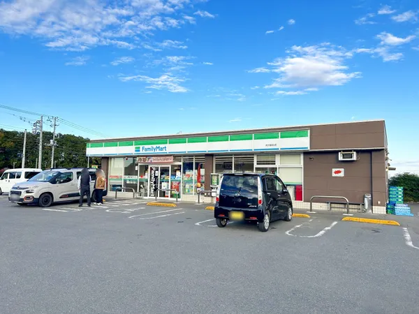 ファミリーマート所沢新町店まで徒歩１３分