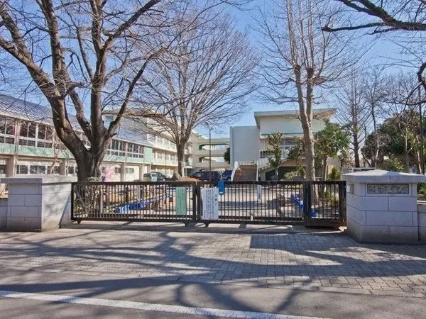 所沢市立伸栄小学校まで徒歩２分