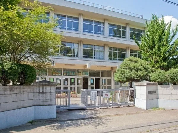 所沢市立美原中学校まで徒歩１６分