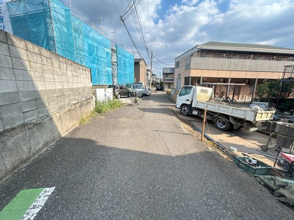 前面道路含む外観