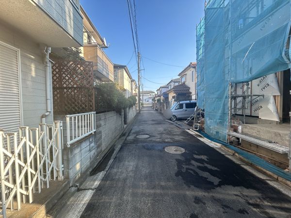 所沢市和ケ原2丁目 新築戸建 前面道路含む外観 所沢市和ケ原2丁目 新築戸建 前面道路含む外観