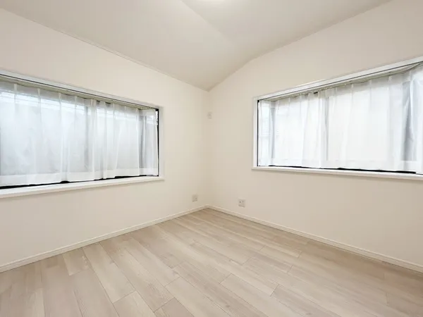 ２階洋室約５帖