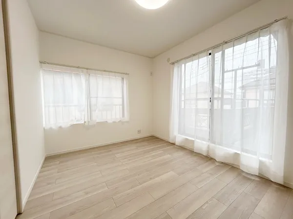 ２階洋室約６帖