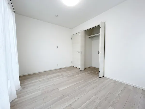 ２階洋室約６帖