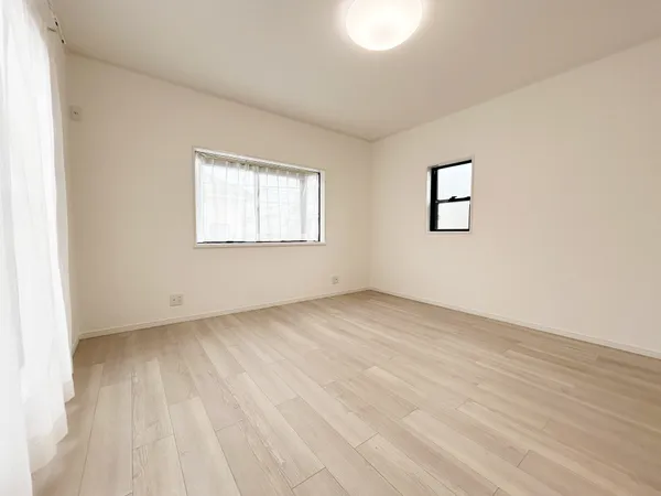 ２階洋室約８帖