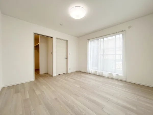 ２階洋室約８帖