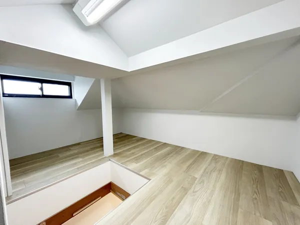 屋根裏収納
