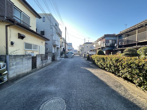 狭山市富士見1丁目 新築戸建 前面道路含む外観