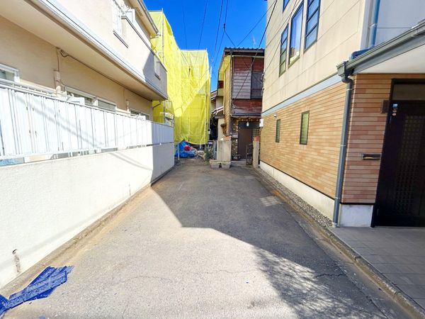 所沢市北秋津 戸建 前面道路含む外観 所沢市北秋津 戸建 前面道路含む外観