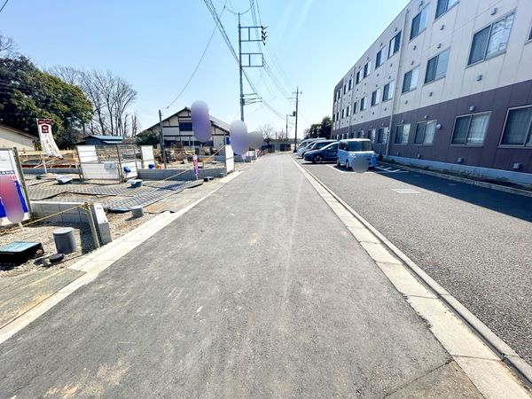 所沢市大字中富 新築戸建6号棟 前面道路含む外観 所沢市大字中富 新築戸建6号棟 前面道路含む外観