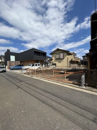 狭山市中央1丁目 新築戸建 前面道路含む外観