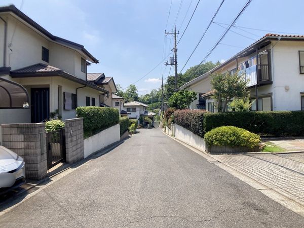 所沢市上山口 戸建 前面道路含む外観 所沢市上山口 戸建 前面道路含む外観