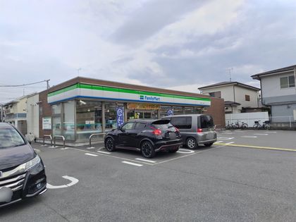 新狭山住宅 B棟 ファミリーマート新狭山二丁目店(約190m) ファミリーマート新狭山二丁目店(約190m)