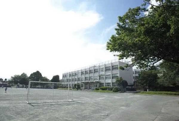 所沢市立小手指小学校まで徒歩12分