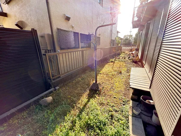 西側アパート南側スペース