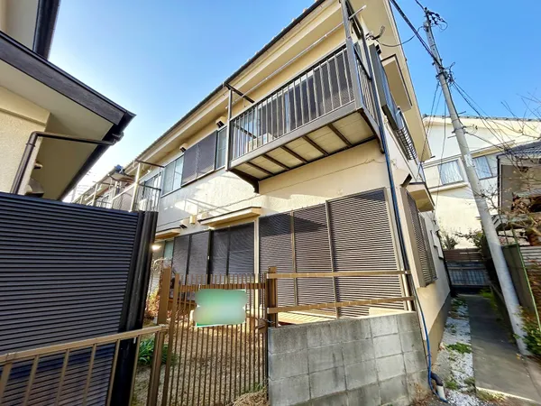 東側アパート外観