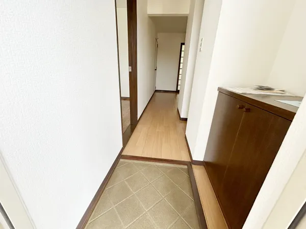 １階玄関です