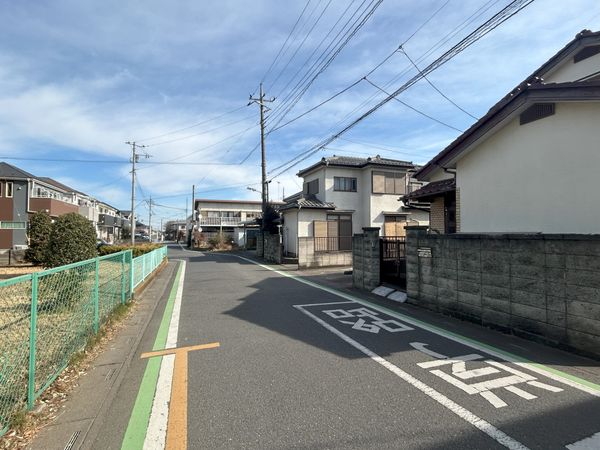 入間市久保稲荷5丁目 土地 前面道路含む外観