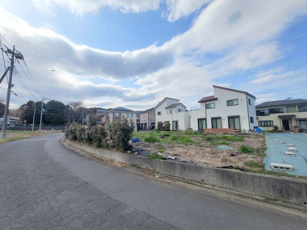 飯能市征矢町 土地 前面道路含む外観