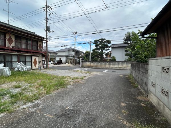 前面道路含む外観