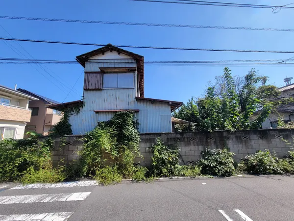 物件の陽当りや通風・仕様設備やお部屋の大きさの比較、近隣・周辺環境や街並みなど、資料には掲載していない情報が現地にはたくさんあります。　是非一度、現地をご確認ください。