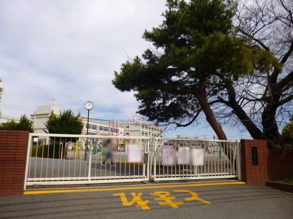 西武狭山グリーンヒル 15号棟 入間市立藤沢小学校(約550m) 入間市立藤沢小学校(約550m)