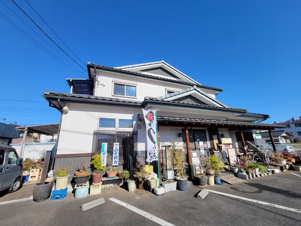 【現地外観写真】店舗付き住宅。建物面積約５３坪ございます