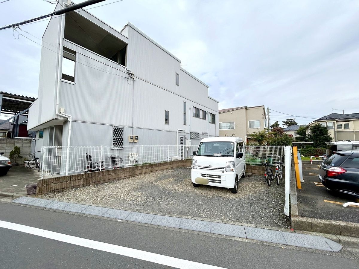 前面道路含む外観