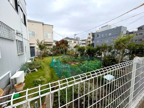 第一種低層住居専用地域の閑静な住宅街でお過ごしいただけます♪