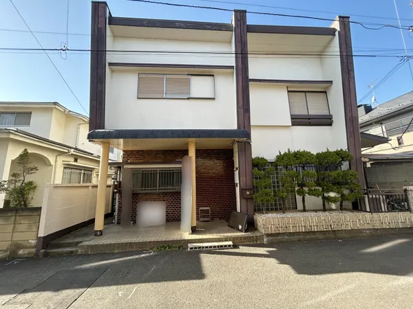 建築条件付き売地ではございません。お好きなハウスメーカー等で建築可能です。