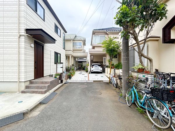 前面道路含む外観