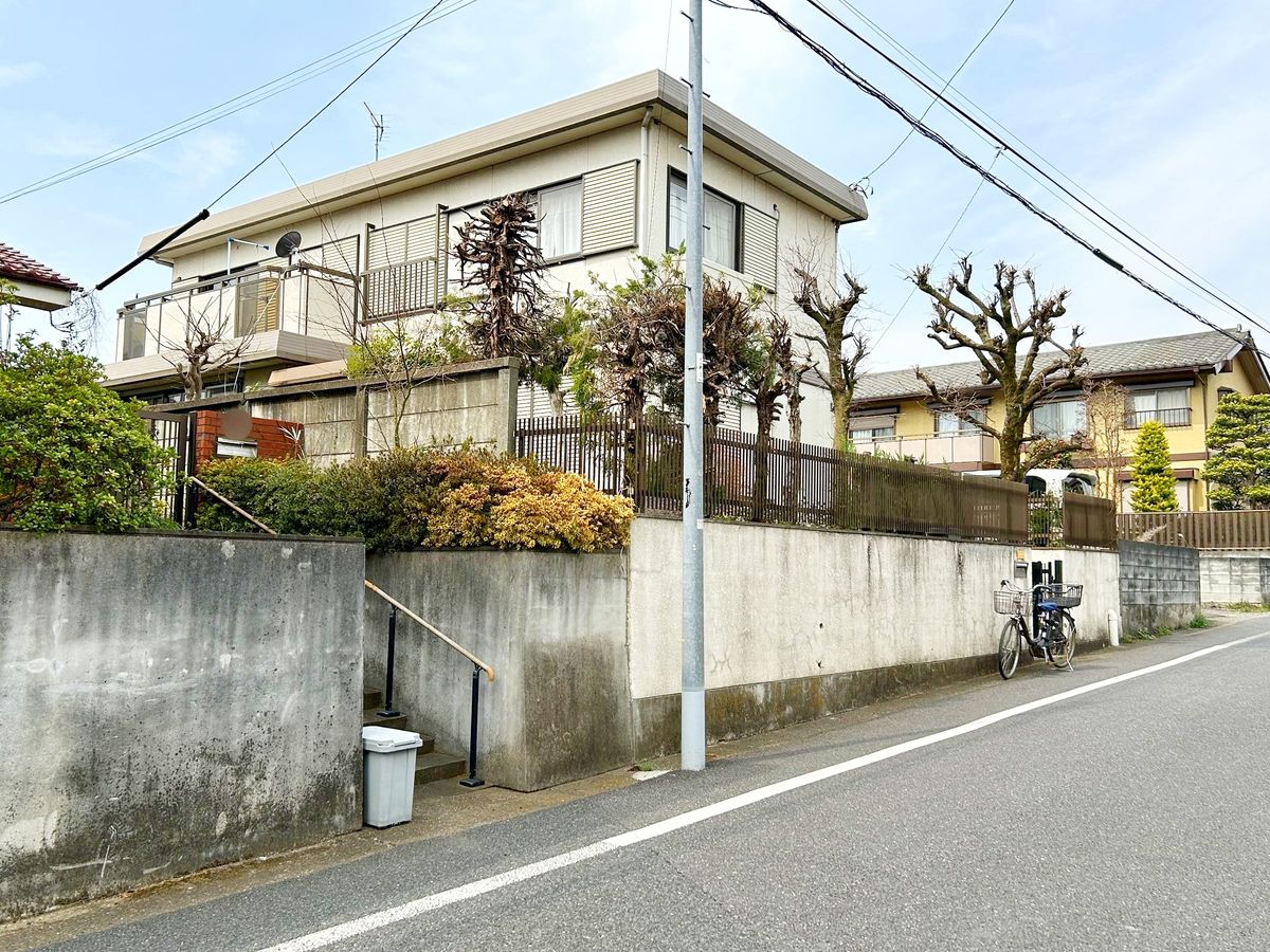 前面道路含む外観