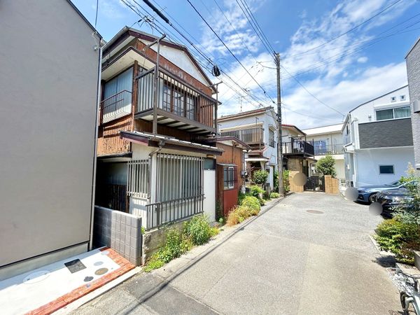 前面道路含む外観
