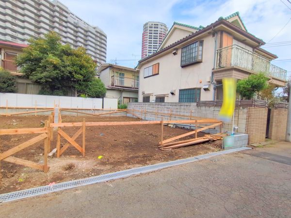 前面道路含む外観