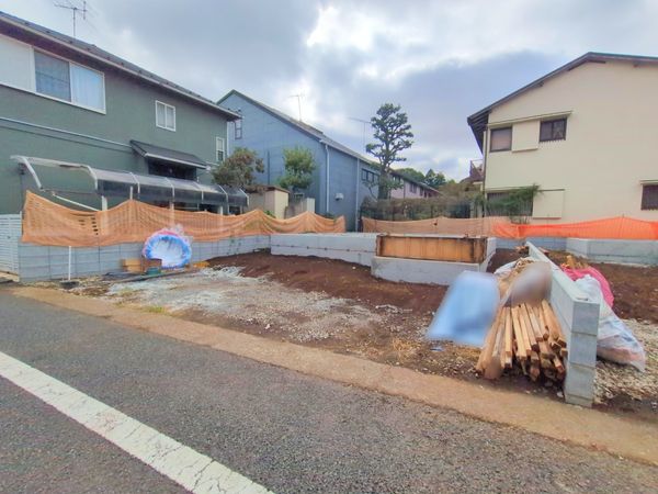 前面道路含む外観