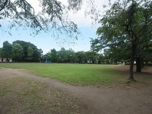 徒歩3分。幼児から高齢者まで四季を通して楽しめます。