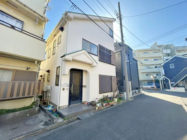 光と風が気持ちよく巡る、全居室二面採光の住まいです。