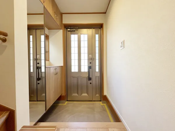 ゆとりのある玄関スペースで、家族みんなが使いやすい設計です。