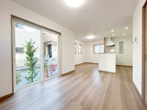 新座市栗原1丁目 新築戸建 リビング