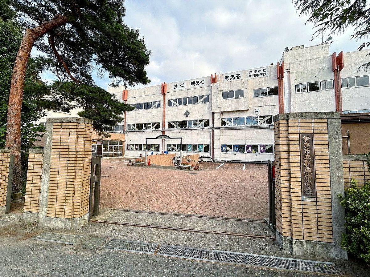 新座市あたご3丁目 戸建 新座市立新座中学校(約3000m) 新座市立新座中学校(約3000m)